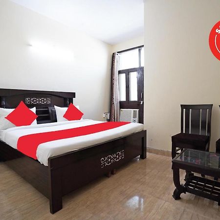 OYO 46744 Hotel Yash New Delhi Buitenkant foto