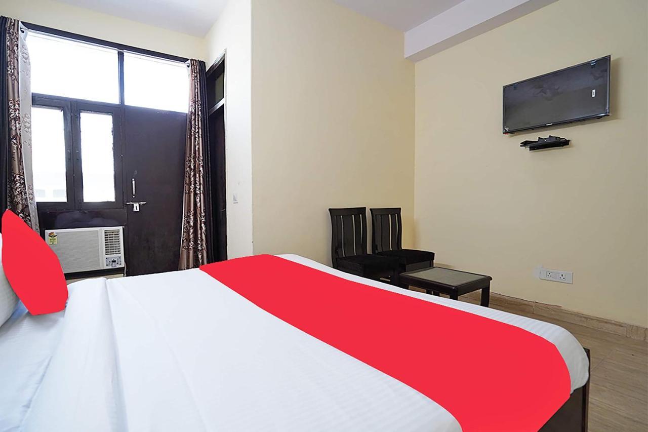 OYO 46744 Hotel Yash New Delhi Buitenkant foto