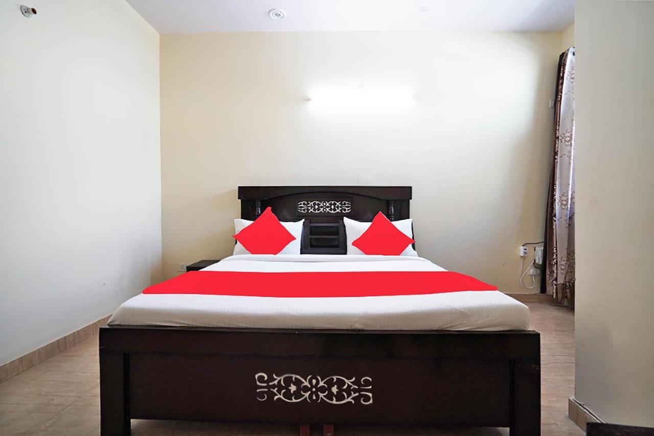 OYO 46744 Hotel Yash New Delhi Buitenkant foto