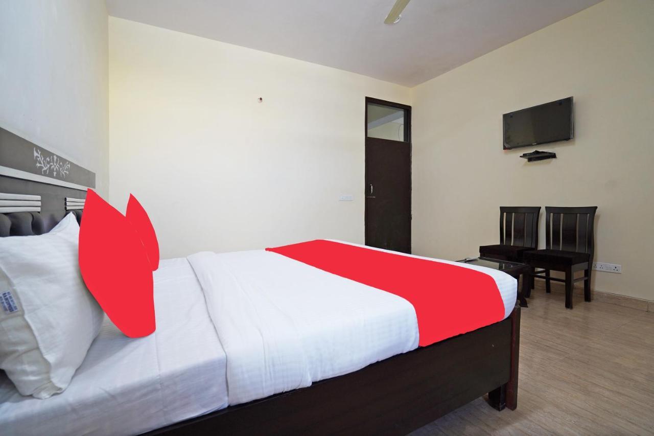 OYO 46744 Hotel Yash New Delhi Buitenkant foto