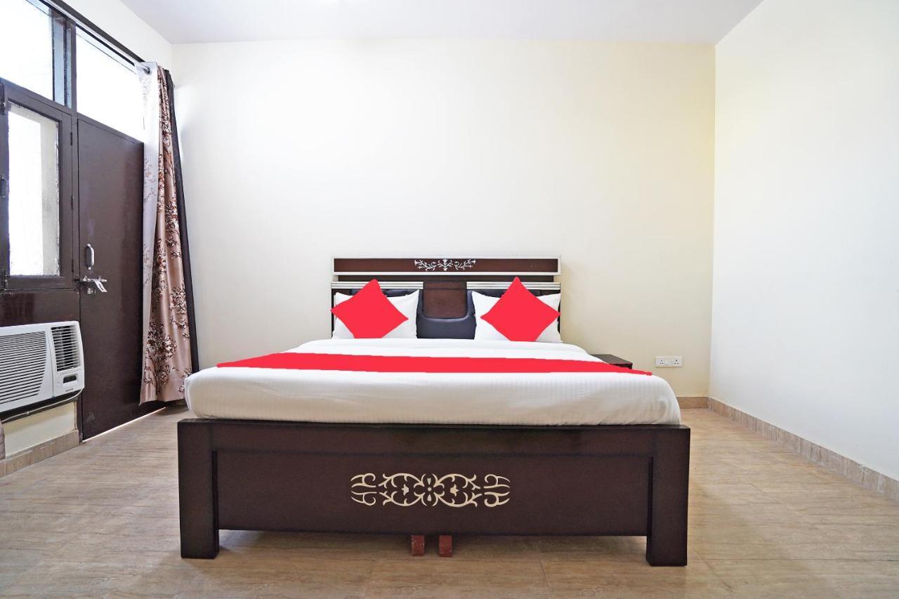 OYO 46744 Hotel Yash New Delhi Buitenkant foto