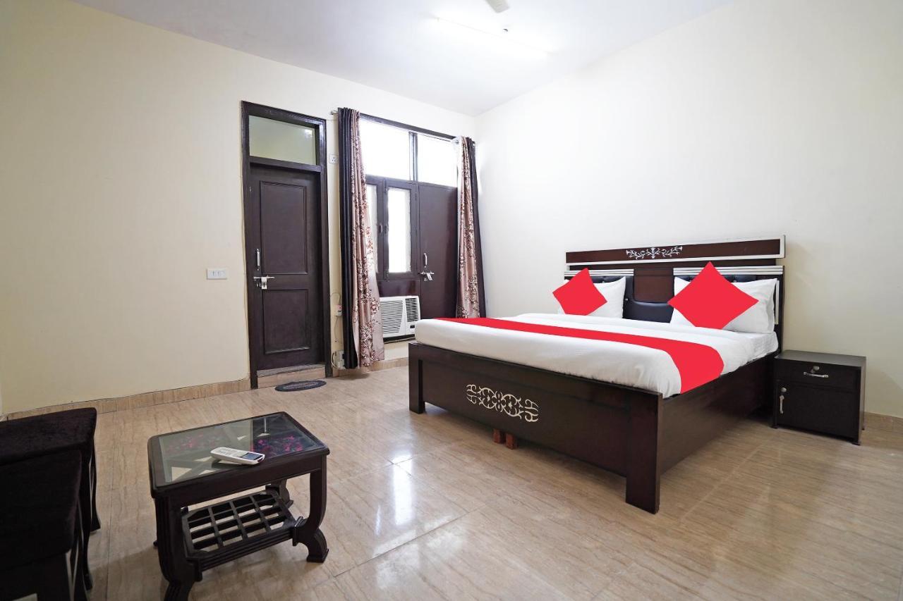 OYO 46744 Hotel Yash New Delhi Buitenkant foto