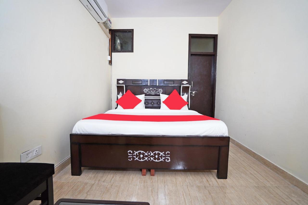OYO 46744 Hotel Yash New Delhi Buitenkant foto