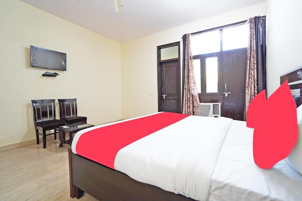 OYO 46744 Hotel Yash New Delhi Buitenkant foto