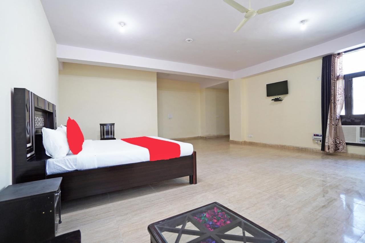 OYO 46744 Hotel Yash New Delhi Buitenkant foto