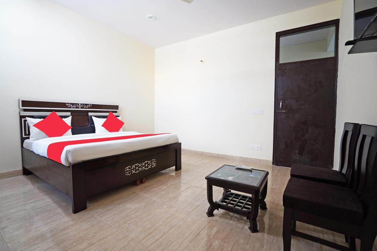 OYO 46744 Hotel Yash New Delhi Buitenkant foto
