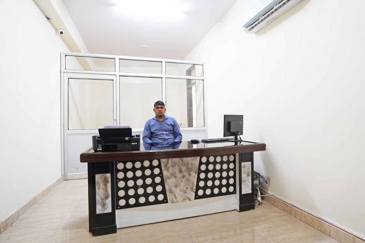 OYO 46744 Hotel Yash New Delhi Buitenkant foto