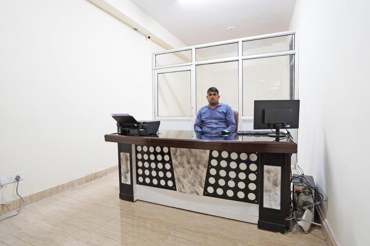 OYO 46744 Hotel Yash New Delhi Buitenkant foto