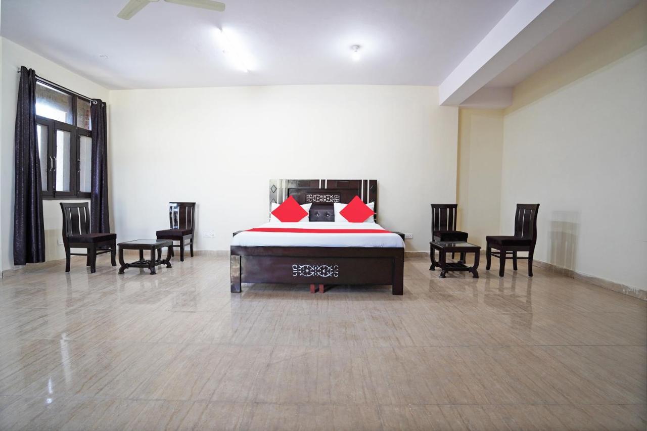 OYO 46744 Hotel Yash New Delhi Buitenkant foto