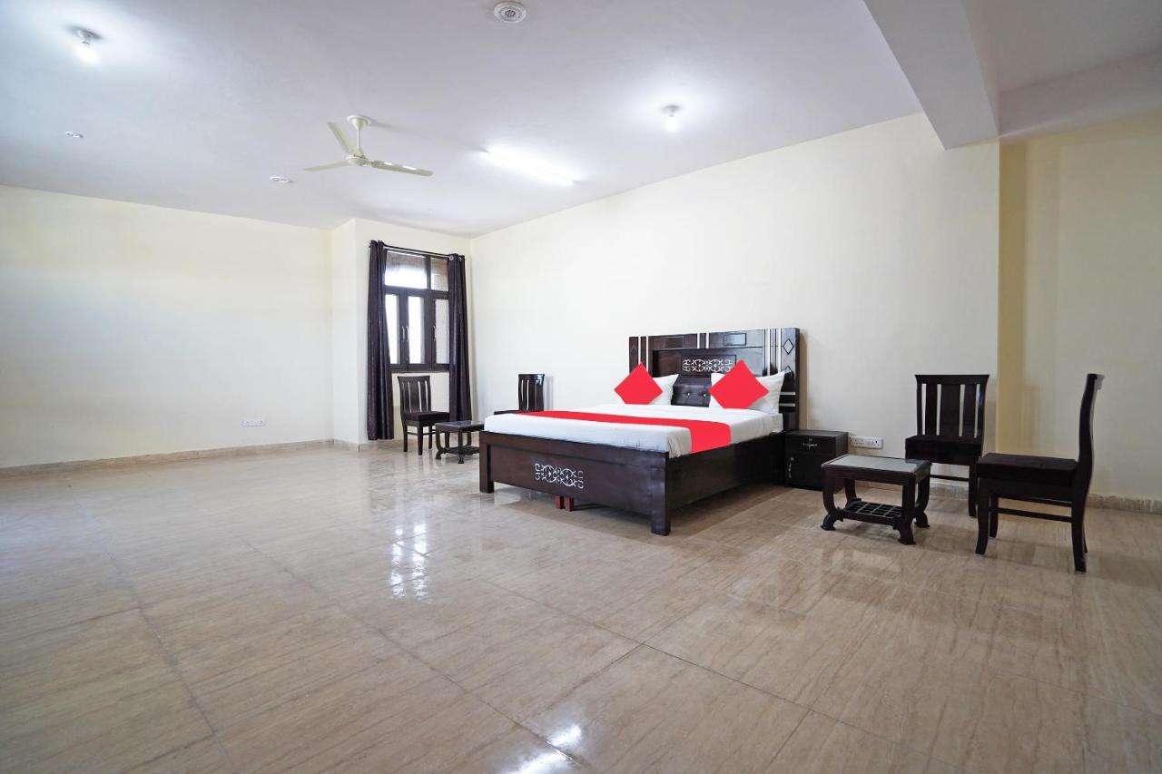 OYO 46744 Hotel Yash New Delhi Buitenkant foto