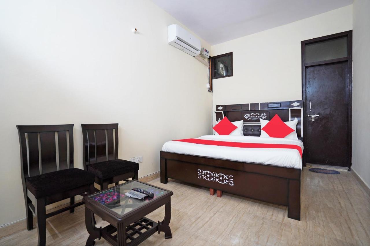 OYO 46744 Hotel Yash New Delhi Buitenkant foto