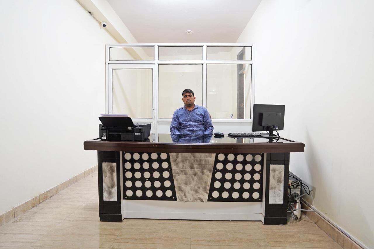 OYO 46744 Hotel Yash New Delhi Buitenkant foto