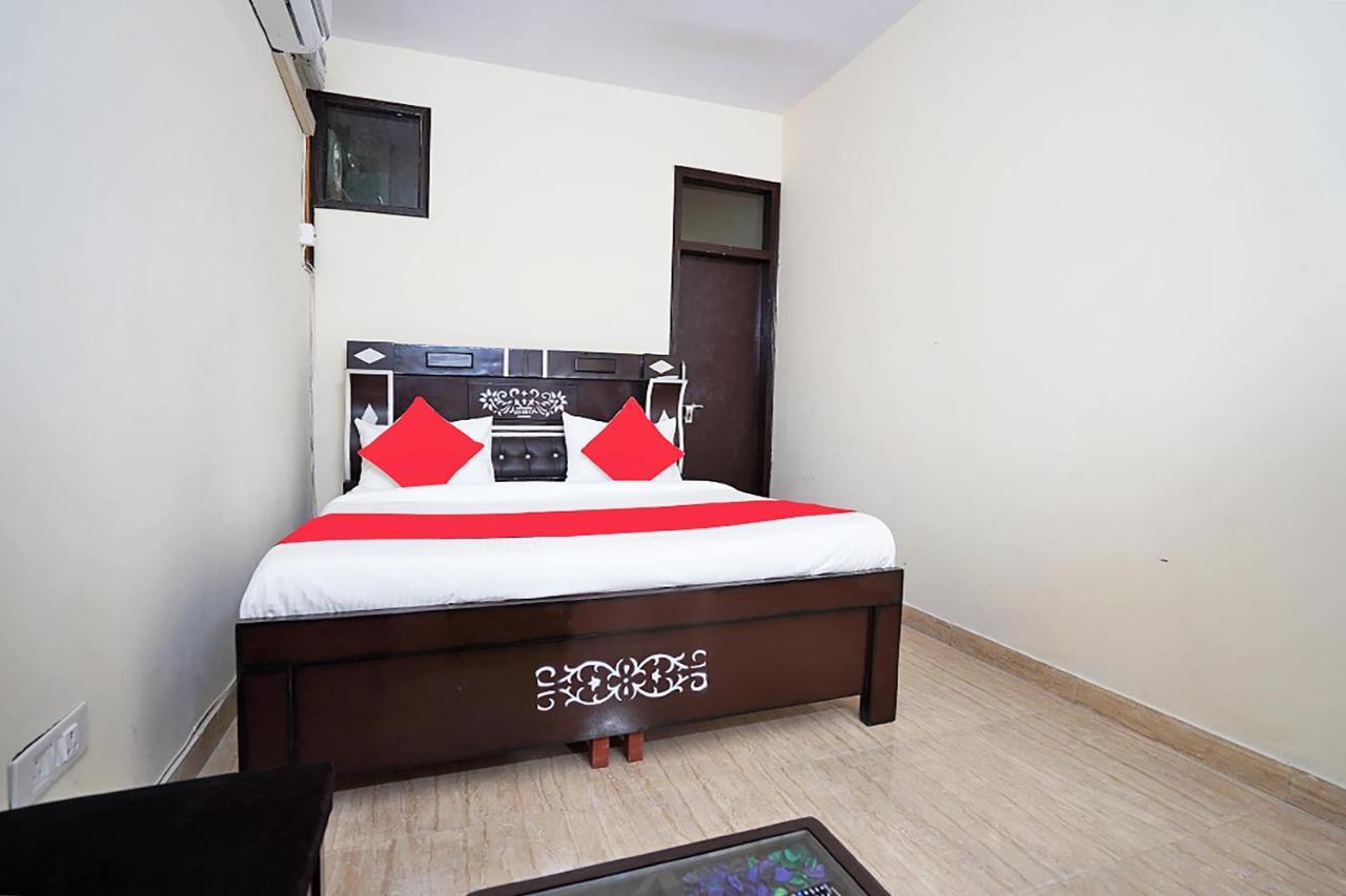 OYO 46744 Hotel Yash New Delhi Buitenkant foto