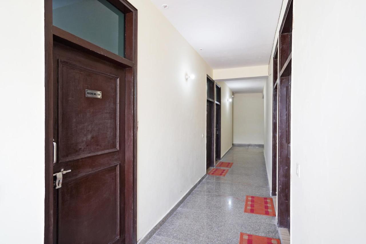 OYO 46744 Hotel Yash New Delhi Buitenkant foto