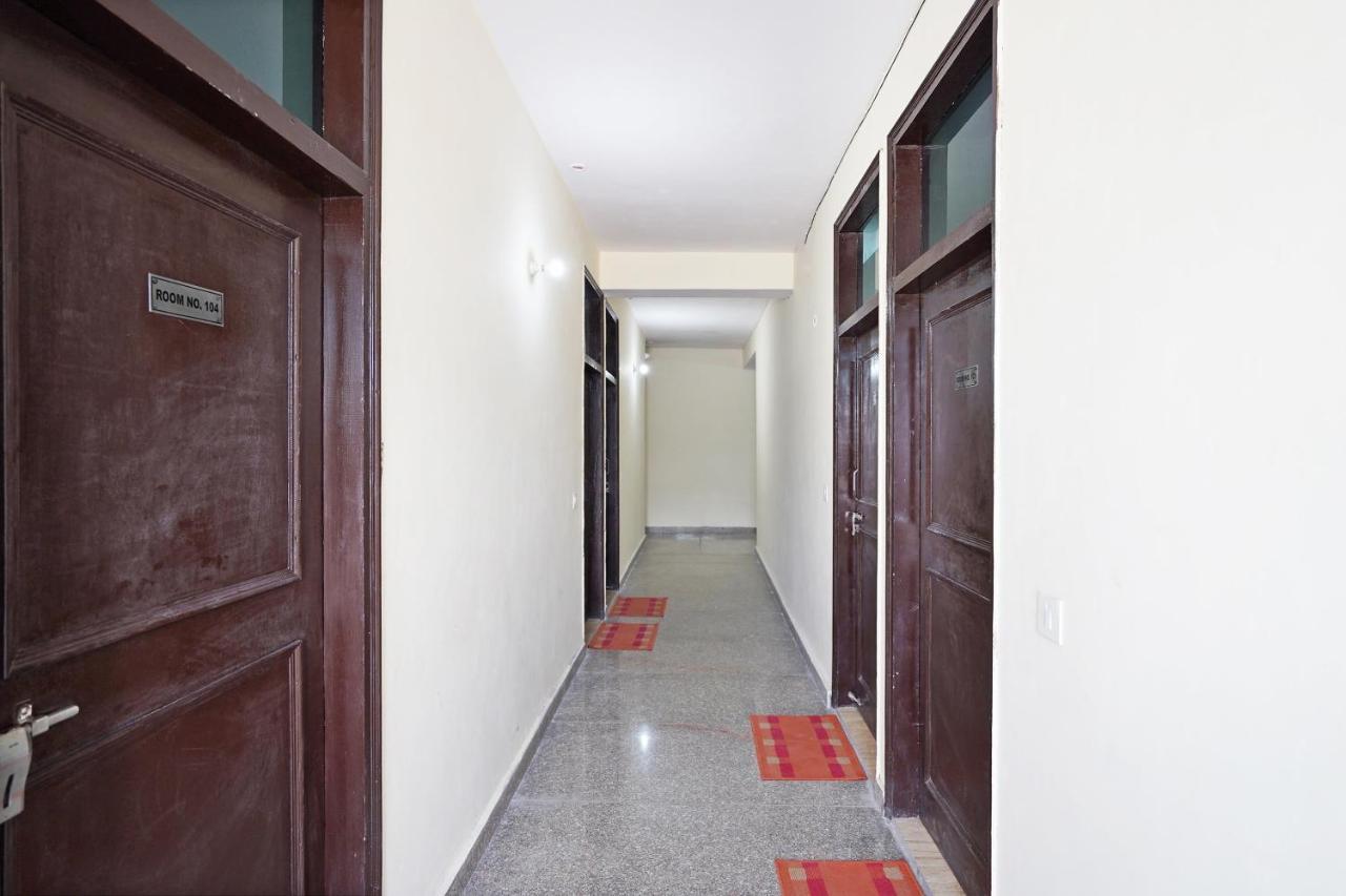 OYO 46744 Hotel Yash New Delhi Buitenkant foto