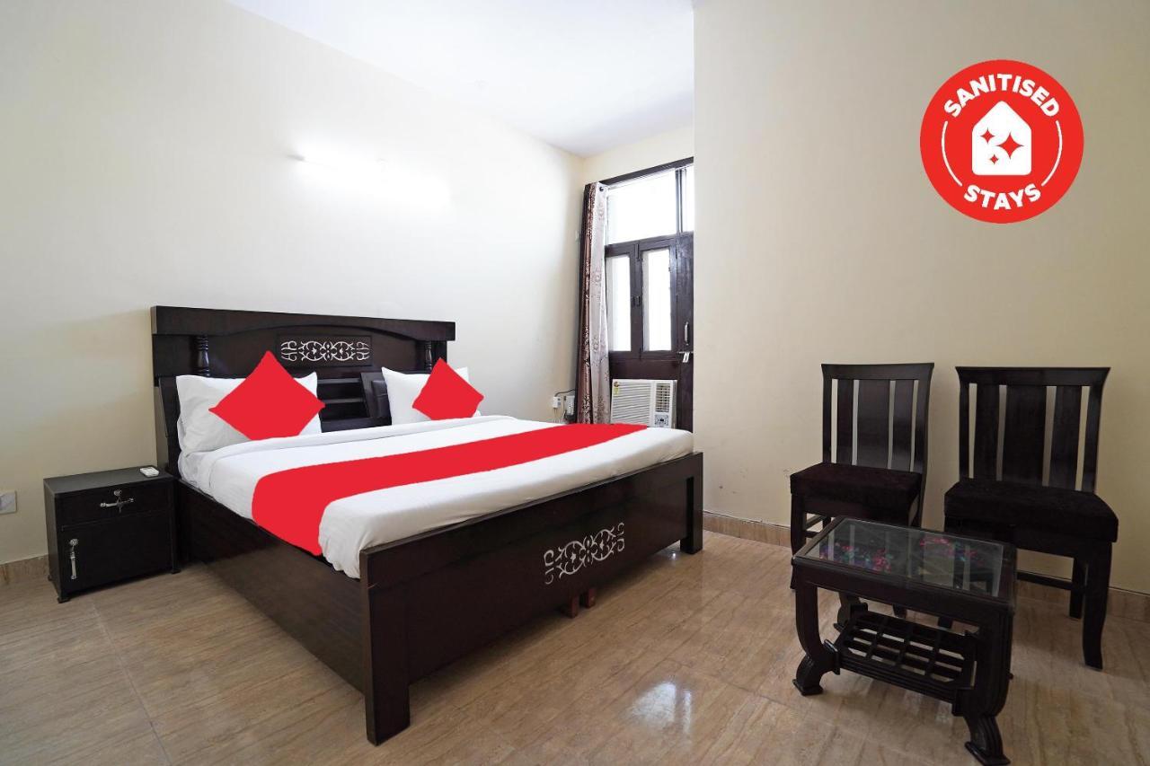 OYO 46744 Hotel Yash New Delhi Buitenkant foto